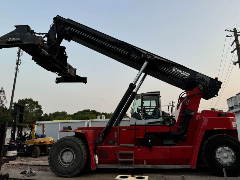 Kalmar DRU450 - Reach stacker: das Bild 3 Kalmar DRU450 - Reach stacker: das Bild 3