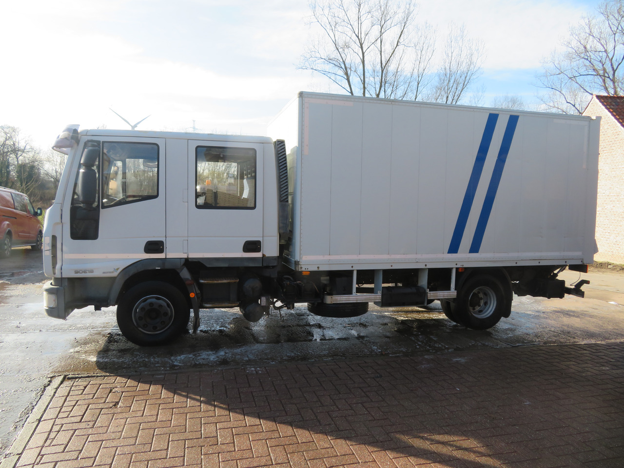Iveco Eurocargo ML90E18 - Koffer LKW: das Bild 4 Iveco Eurocargo ML90E18 - Koffer LKW: das Bild 4