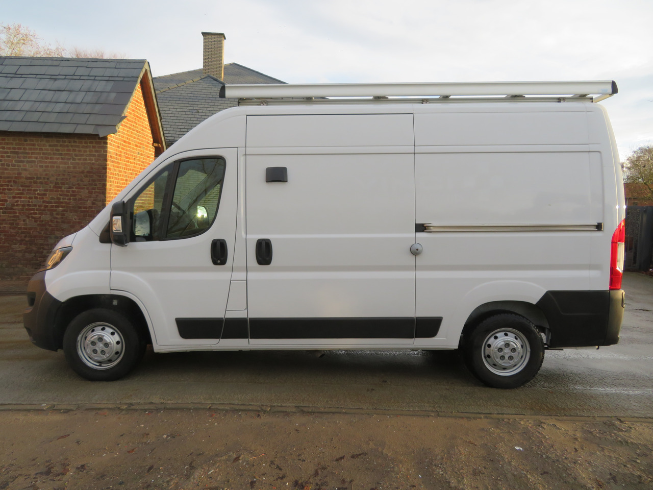 Peugeot Boxer 2.2 BlueHDI L2H2 dubbel schuifdeur - Kastenwagen: das Bild 4 Peugeot Boxer 2.2 BlueHDI L2H2 dubbel schuifdeur - Kastenwagen: das Bild 4