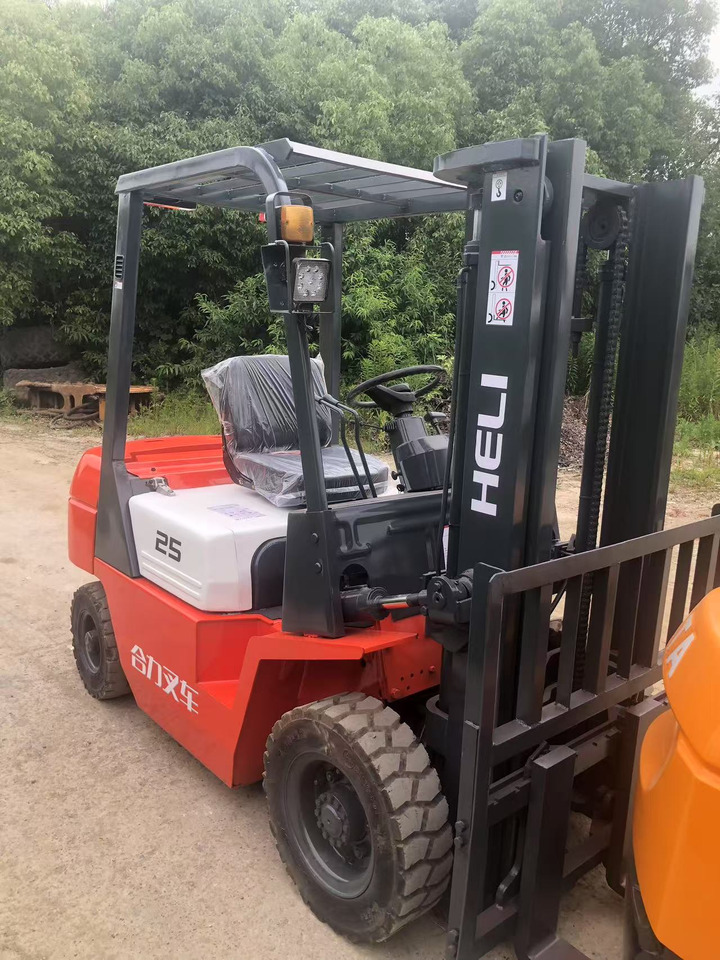 HELI 2.5 ton Fork lift Click for Discount - Dieselstapler: das Bild 1 HELI 2.5 ton Fork lift Click for Discount - Dieselstapler: das Bild 1
