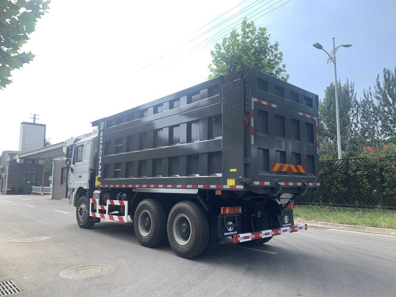 Shacman 6*4 Dump Truck New Brand Click for Discount - Kipper: das Bild 2 Shacman 6*4 Dump Truck New Brand Click for Discount - Kipper: das Bild 2