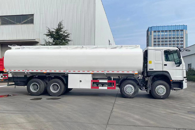 SINOTRUK Howo 371 Petrol Tank Truck Price for Sale in Saudi Arabia - Tankwagen: das Bild 4 SINOTRUK Howo 371 Petrol Tank Truck Price for Sale in Saudi Arabia - Tankwagen: das Bild 4