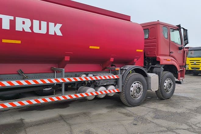 SINOTRUK Howo NX380 Diesel Tanker Truck for Sale in Tanzania - Tankwagen: das Bild 4 SINOTRUK Howo NX380 Diesel Tanker Truck for Sale in Tanzania - Tankwagen: das Bild 4