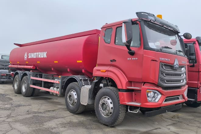 SINOTRUK Howo NX380 Diesel Tanker Truck for Sale in Tanzania - Tankwagen: das Bild 1 SINOTRUK Howo NX380 Diesel Tanker Truck for Sale in Tanzania - Tankwagen: das Bild 1