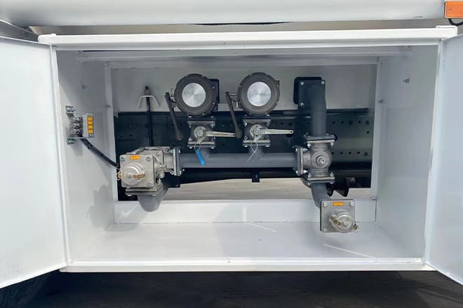 SINOTRUK Howo Stainless Steel Fuel Tanks for Trucks for Sale in Paraguay - Tankwagen: das Bild 4 SINOTRUK Howo Stainless Steel Fuel Tanks for Trucks for Sale in Paraguay - Tankwagen: das Bild 4