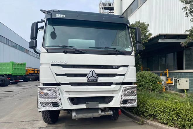 SINOTRUK Howo Stainless Steel Fuel Tanks for Trucks for Sale in Paraguay - Tankwagen: das Bild 3 SINOTRUK Howo Stainless Steel Fuel Tanks for Trucks for Sale in Paraguay - Tankwagen: das Bild 3