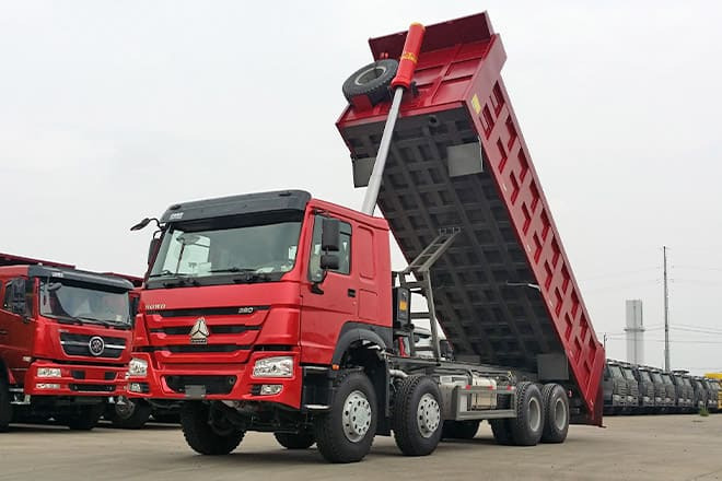 SINOTRUK Sinotruk Howo 380 8X4 Dump Truck for Sale in Senegal - Kipper: das Bild 1 SINOTRUK Sinotruk Howo 380 8X4 Dump Truck for Sale in Senegal - Kipper: das Bild 1