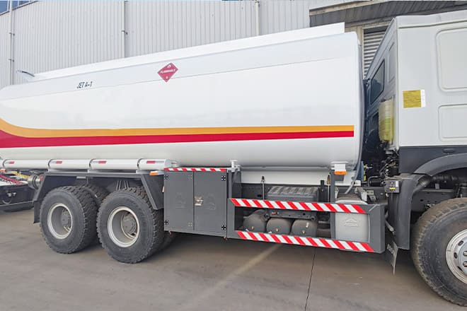 SINOTRUK Sinotruk Howo Fuel Tanker Truck Price for Sale in Ghana - Tankwagen: das Bild 2 SINOTRUK Sinotruk Howo Fuel Tanker Truck Price for Sale in Ghana - Tankwagen: das Bild 2
