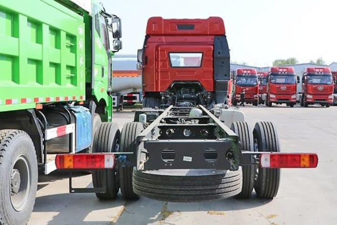 FAW New FAW JIEFANG Trucks for Sale in Qatar - Sattelzugmaschine: das Bild 3 FAW New FAW JIEFANG Trucks for Sale in Qatar - Sattelzugmaschine: das Bild 3