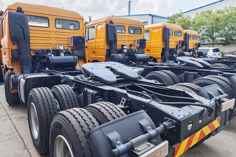 SHACMAN Used Shacman Truck Tractor for Sale in Jamaica - Sattelzugmaschine: das Bild 3 SHACMAN Used Shacman Truck Tractor for Sale in Jamaica - Sattelzugmaschine: das Bild 3