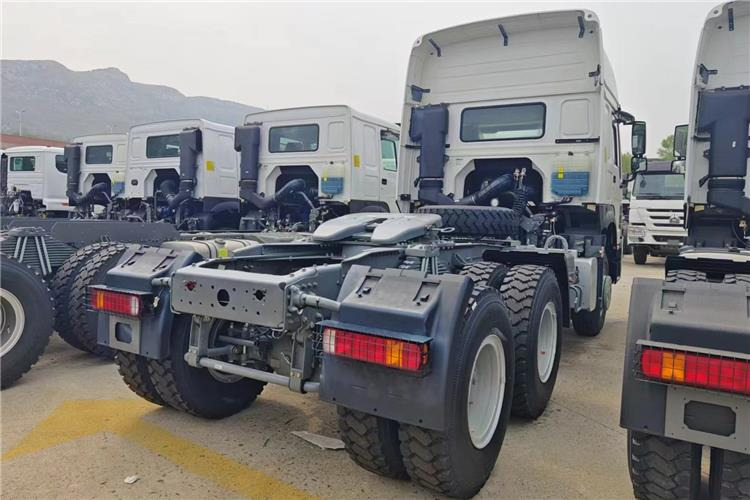 Sinotruk Used Howo Truck 400HP Tractor 6x4 Price for Sale In Tanzania - Sattelzugmaschine: das Bild 4 Sinotruk Used Howo Truck 400HP Tractor 6x4 Price for Sale In Tanzania - Sattelzugmaschine: das Bild 4