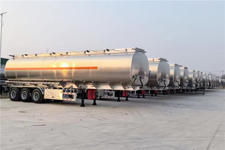 TITAN 3 Axle 45000 L Aluminum Tanker Trailer for Sale In Zimbabwe - Tankauflieger: das Bild 3 TITAN 3 Axle 45000 L Aluminum Tanker Trailer for Sale In Zimbabwe - Tankauflieger: das Bild 3