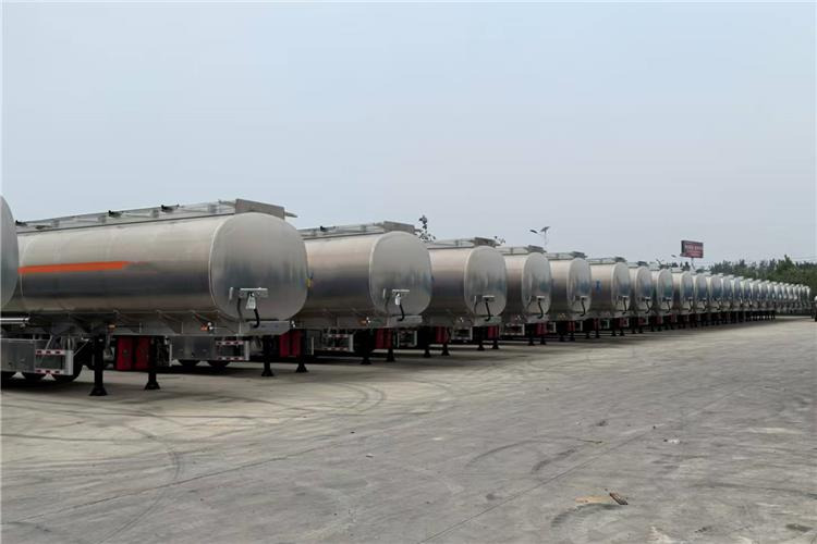 TITAN 3 Axle 45000 L Aluminum Tanker Trailer for Sale In Zimbabwe - Tankauflieger: das Bild 4 TITAN 3 Axle 45000 L Aluminum Tanker Trailer for Sale In Zimbabwe - Tankauflieger: das Bild 4