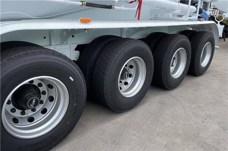 TITAN 4 Axle Bulker Cement Tanker Trailer for Sale In Zambia - Tankauflieger: das Bild 5 TITAN 4 Axle Bulker Cement Tanker Trailer for Sale In Zambia - Tankauflieger: das Bild 5