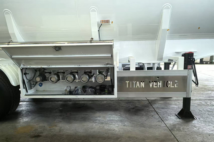 TITAN 40000 Liters Fuel Tanker Trailer for Sale in Zambia - Tankauflieger: das Bild 2 TITAN 40000 Liters Fuel Tanker Trailer for Sale in Zambia - Tankauflieger: das Bild 2