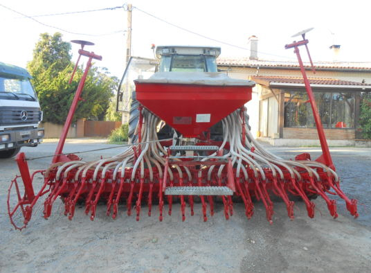 Kverneland DAS + Kverneland herse rotative - Säkombination: das Bild 2 Kverneland DAS + Kverneland herse rotative - Säkombination: das Bild 2