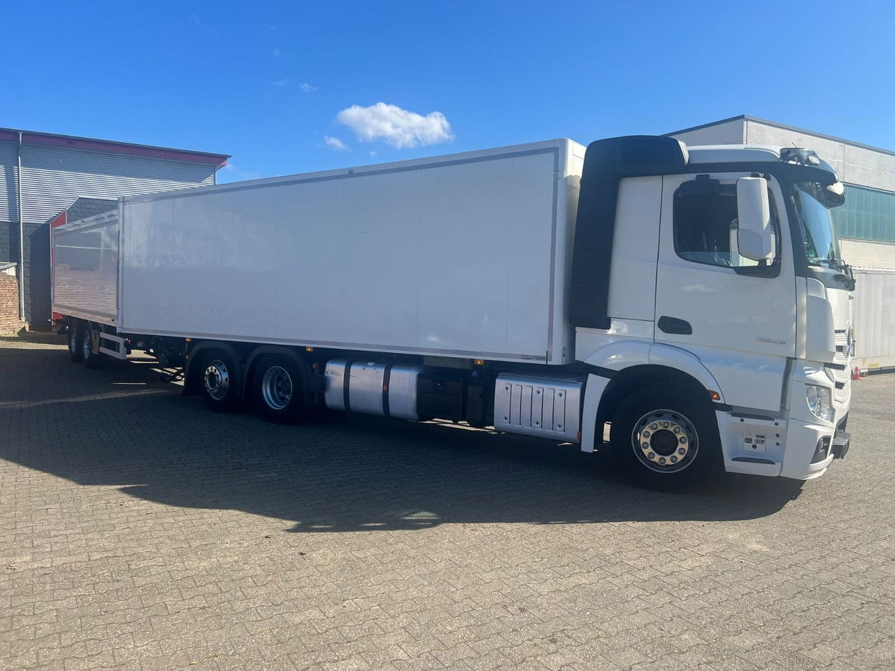 Mercedes-Benz Actros 2543 LBW Voll-Luft-Gefed-Lang Kof - Koffer LKW: das Bild 4 Mercedes-Benz Actros 2543 LBW Voll-Luft-Gefed-Lang Kof - Koffer LKW: das Bild 4
