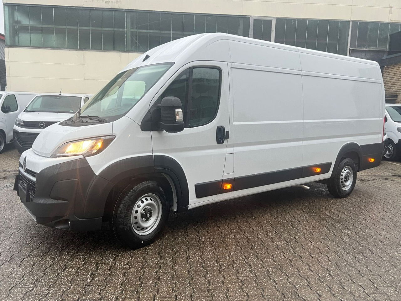 Opel Kasten 3,5 L4 H2 PS 180 Automatik+AHK Kasten 3,5 L4 H2 PS 180 Automatik+AHK - Kastenwagen: das Bild 2 Opel Kasten 3,5 L4 H2 PS 180 Automatik+AHK Kasten 3,5 L4 H2 PS 180 Automatik+AHK - Kastenwagen: das Bild 2