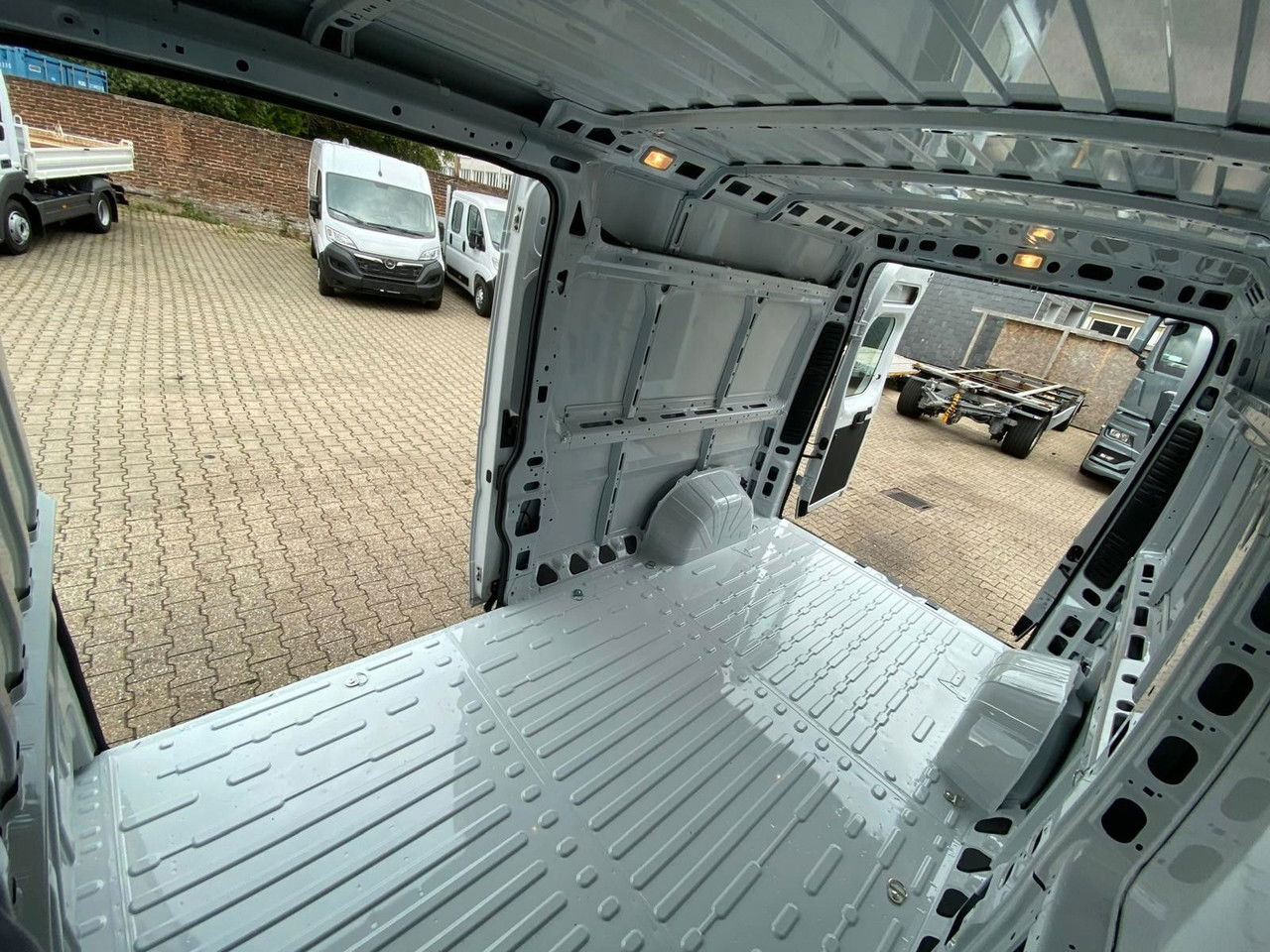 Opel Movano Cargo - Kastenwagen: das Bild 5 Opel Movano Cargo - Kastenwagen: das Bild 5