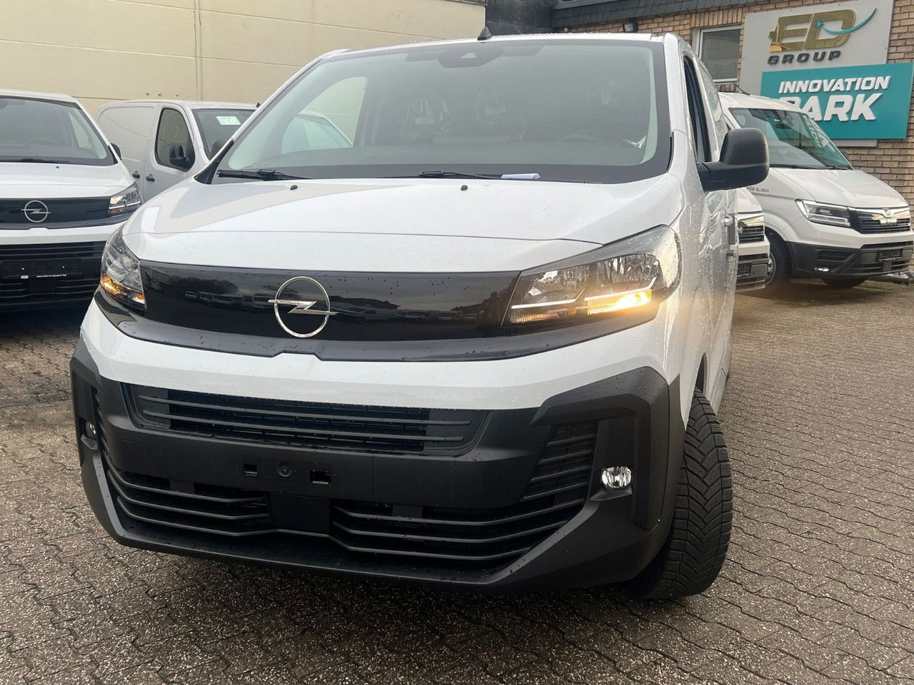 Opel Vivaro Cargo L2 H1 120 PS Allwetter AHK Rückfahr - Kastenwagen: das Bild 4 Opel Vivaro Cargo L2 H1 120 PS Allwetter AHK Rückfahr - Kastenwagen: das Bild 4