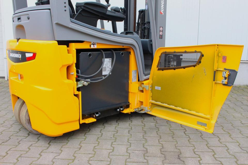 Elektrostapler JUNGHEINRICH EFG318k - 2017 - 3664Std.: das Bild 18 Elektrostapler JUNGHEINRICH EFG318k - 2017 - 3664Std.: das Bild 18