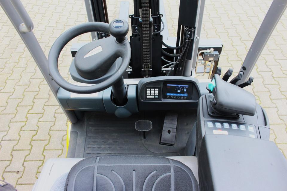 Elektrostapler JUNGHEINRICH EFG318k - 2017 - 3664Std.: das Bild 10 Elektrostapler JUNGHEINRICH EFG318k - 2017 - 3664Std.: das Bild 10