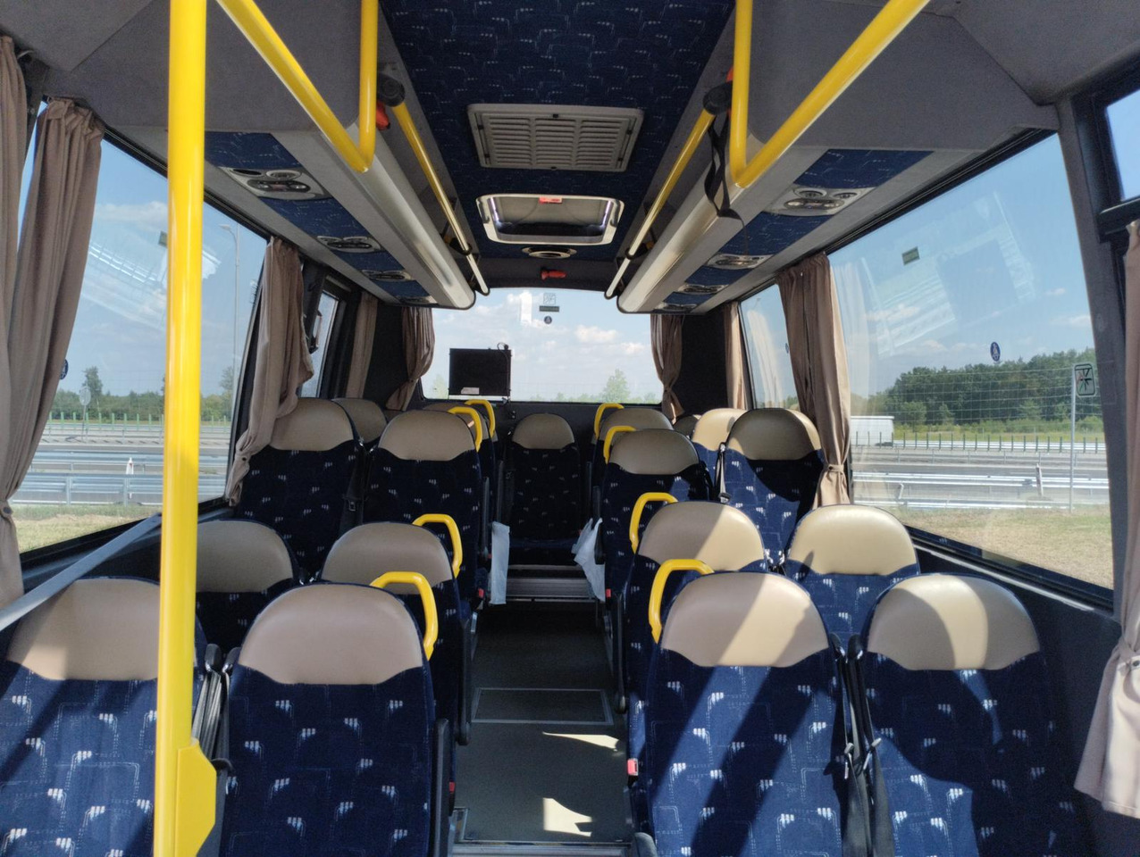 Kleinbus, Personentransporter IVECO FIRST ROSERO 70C18: das Bild 9