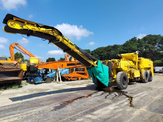 KOMATSU GC380F-2 - Kaltfräse: das Bild 5 KOMATSU GC380F-2 - Kaltfräse: das Bild 5