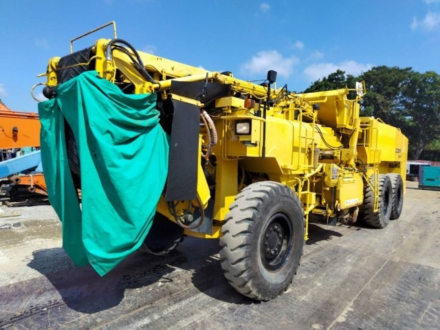 KOMATSU GC380F-2 - Kaltfräse: das Bild 1 KOMATSU GC380F-2 - Kaltfräse: das Bild 1