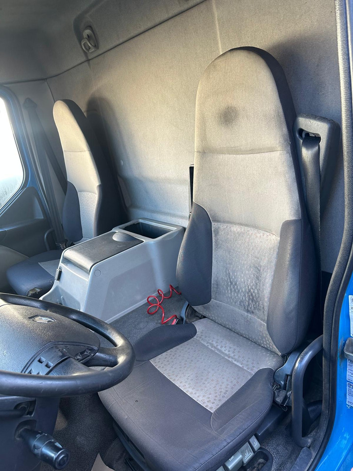 RENAULT MIDLUM 12.270 - Koffer LKW: das Bild 4 RENAULT MIDLUM 12.270 - Koffer LKW: das Bild 4