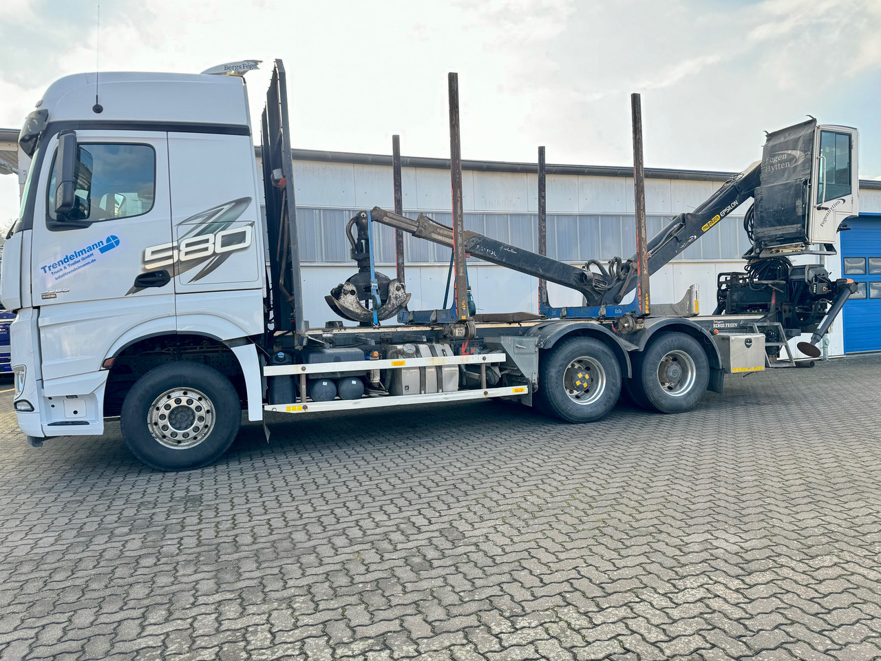 Mercedes Arocs 3358 L 6x4 Radstand 4500 Arocs 3358 L 6x4 Blatt-Luft Gefedert - Holztransporter: das Bild 2 Mercedes Arocs 3358 L 6x4 Radstand 4500 Arocs 3358 L 6x4 Blatt-Luft Gefedert - Holztransporter: das Bild 2
