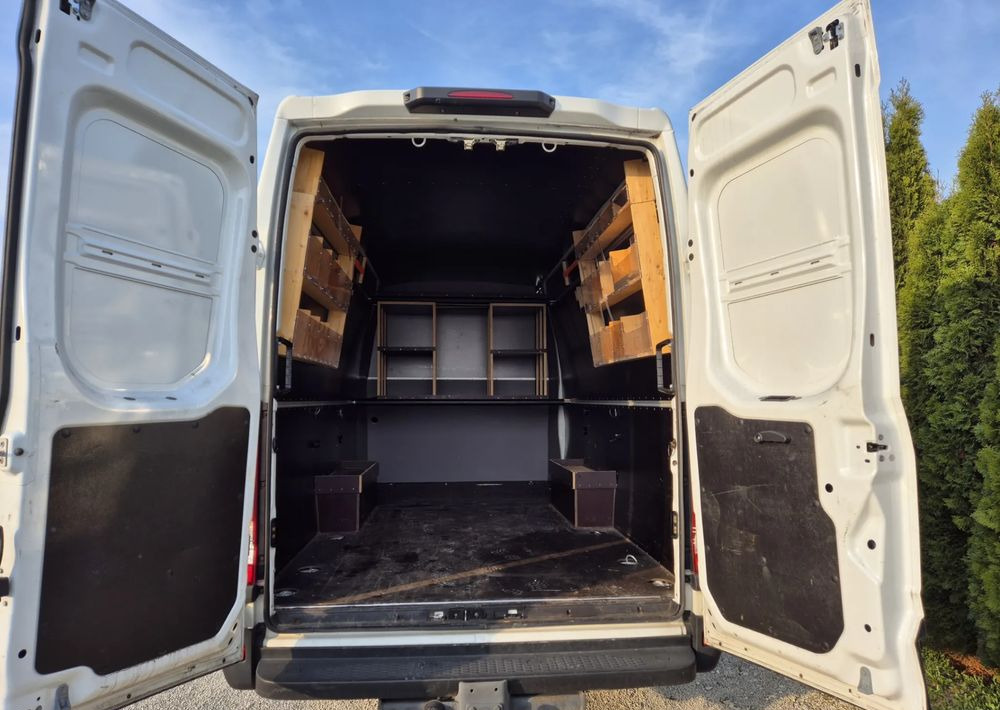 Iveco Iveco 35s18 3.0 180KM Brygadówka manual - Transporter mit Doppelkabine: das Bild 4 Iveco Iveco 35s18 3.0 180KM Brygadówka manual - Transporter mit Doppelkabine: das Bild 4