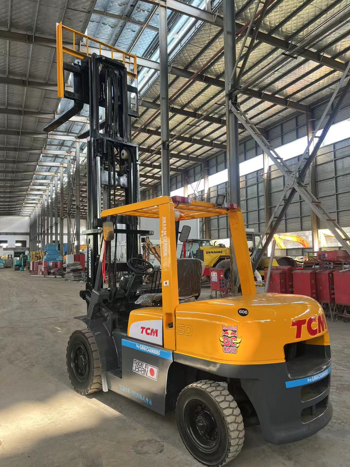 TCM fd50 japan brand original 5 ton diesel forklift 3 section 4.5m Customizable mast clamp side shift - Dieselstapler: das Bild 3 TCM fd50 japan brand original 5 ton diesel forklift 3 section 4.5m Customizable mast clamp side shift - Dieselstapler: das Bild 3