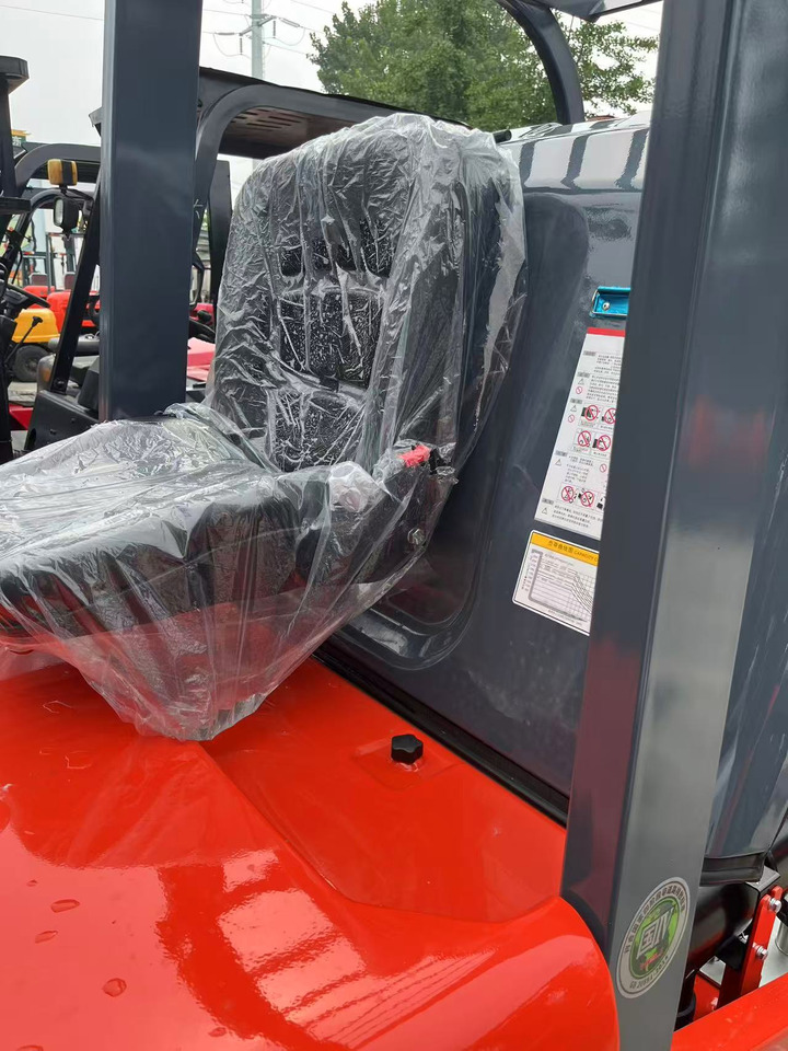 Heli brand new 2.5T diesel forklift famous China brand (Clamp available) - Dieselstapler: das Bild 3 Heli brand new 2.5T diesel forklift famous China brand (Clamp available) - Dieselstapler: das Bild 3