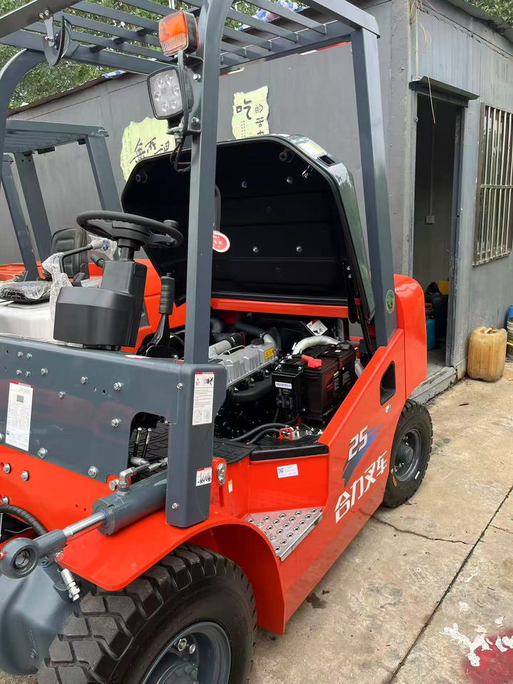 Heli brand new 2.5T diesel forklift famous China brand (Clamp available) - Dieselstapler: das Bild 1 Heli brand new 2.5T diesel forklift famous China brand (Clamp available) - Dieselstapler: das Bild 1