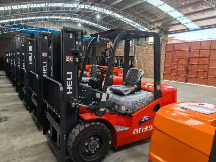 Heli brand new 3.5T diesel forklift(Clamp available) - Dieselstapler: das Bild 1 Heli brand new 3.5T diesel forklift(Clamp available) - Dieselstapler: das Bild 1