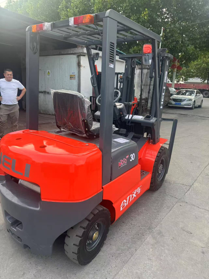 Heli stock new 2024 model 3T diesel forklift Customizable Mast & Clamp - Dieselstapler: das Bild 3 Heli stock new 2024 model 3T diesel forklift Customizable Mast & Clamp - Dieselstapler: das Bild 3