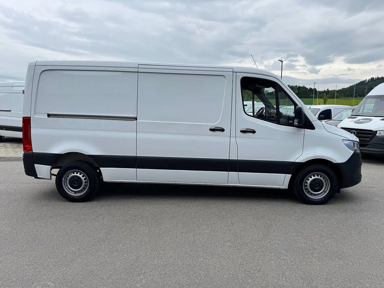 Mercedes-Benz Sprinter 215 CDI Flach Lang Klima FWD - Kastenwagen: das Bild 4 Mercedes-Benz Sprinter 215 CDI Flach Lang Klima FWD - Kastenwagen: das Bild 4