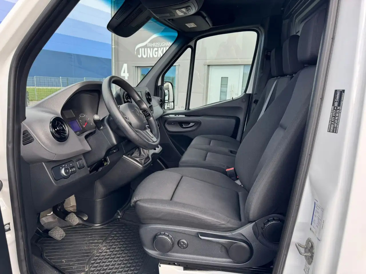 Mercedes-Benz Sprinter 317 CDI Lang Hoch Klima MBUX AHK - Kastenwagen: das Bild 4 Mercedes-Benz Sprinter 317 CDI Lang Hoch Klima MBUX AHK - Kastenwagen: das Bild 4