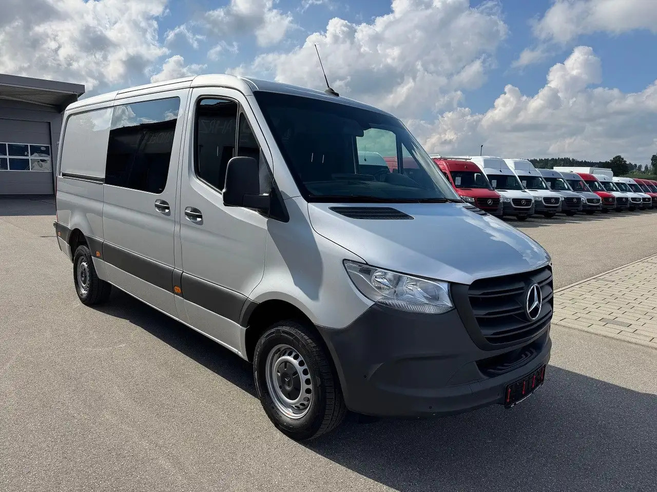 Mercedes-Benz Sprinter 317 CDI Lang Silber MBUX RWD Klima - Kastenwagen: das Bild 2 Mercedes-Benz Sprinter 317 CDI Lang Silber MBUX RWD Klima - Kastenwagen: das Bild 2
