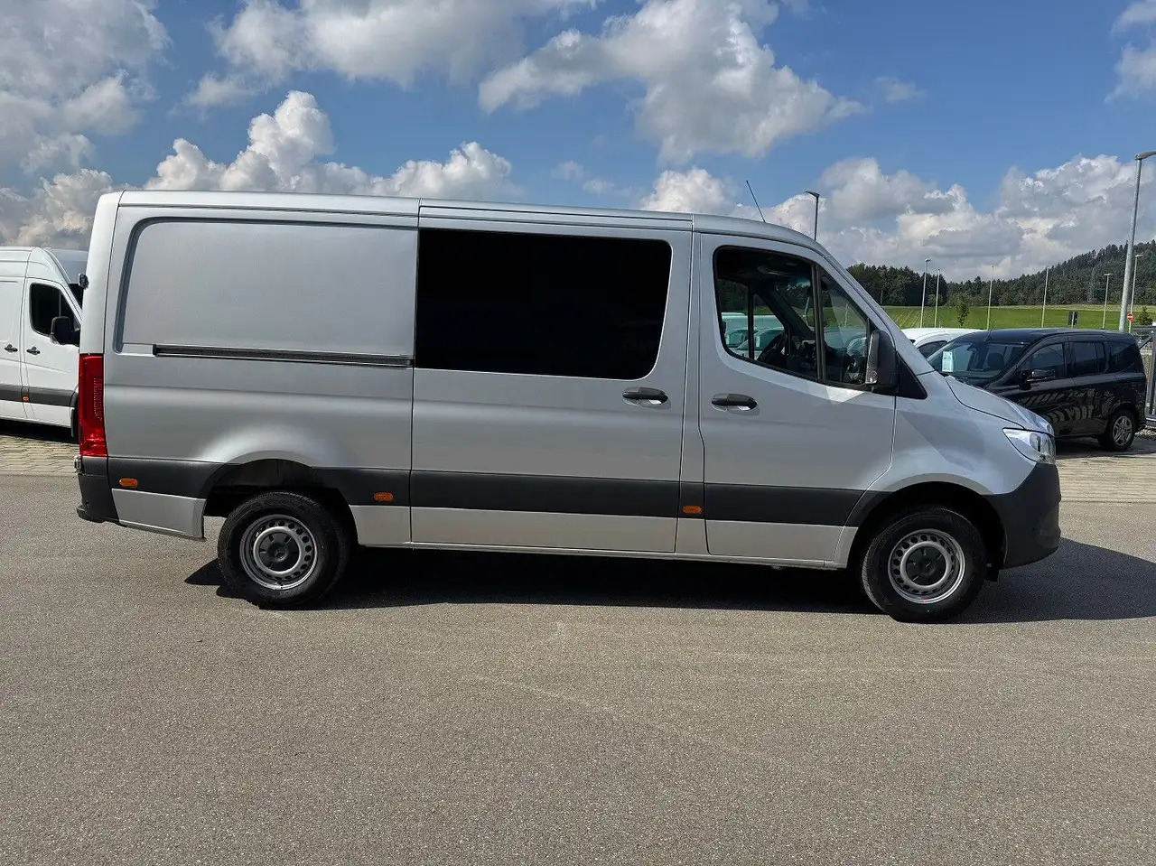 Mercedes-Benz Sprinter 317 CDI Lang Silber MBUX RWD Klima - Kastenwagen: das Bild 4 Mercedes-Benz Sprinter 317 CDI Lang Silber MBUX RWD Klima - Kastenwagen: das Bild 4