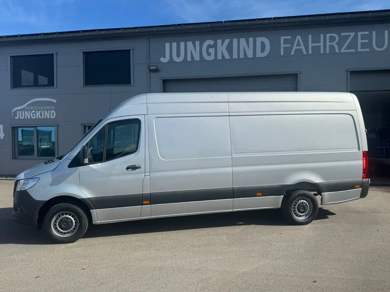 Mercedes-Benz Sprinter 317 CDI Maxi Lang Silber Klima MBUX AHK - Kastenwagen: das Bild 1 Mercedes-Benz Sprinter 317 CDI Maxi Lang Silber Klima MBUX AHK - Kastenwagen: das Bild 1