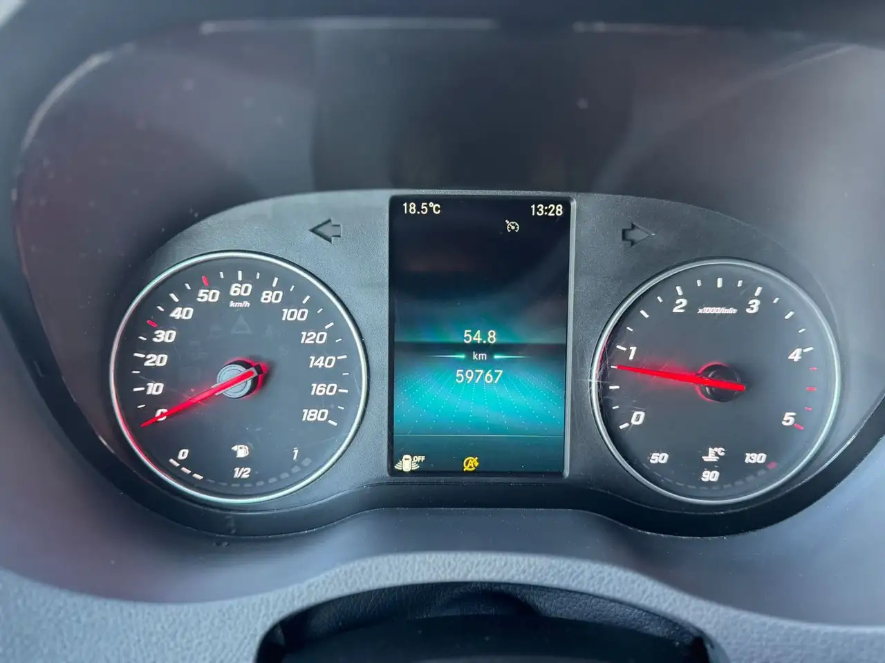 Mercedes-Benz Sprinter 317 CDI Maxi Lang Silber Klima MBUX AHK - Kastenwagen: das Bild 5 Mercedes-Benz Sprinter 317 CDI Maxi Lang Silber Klima MBUX AHK - Kastenwagen: das Bild 5