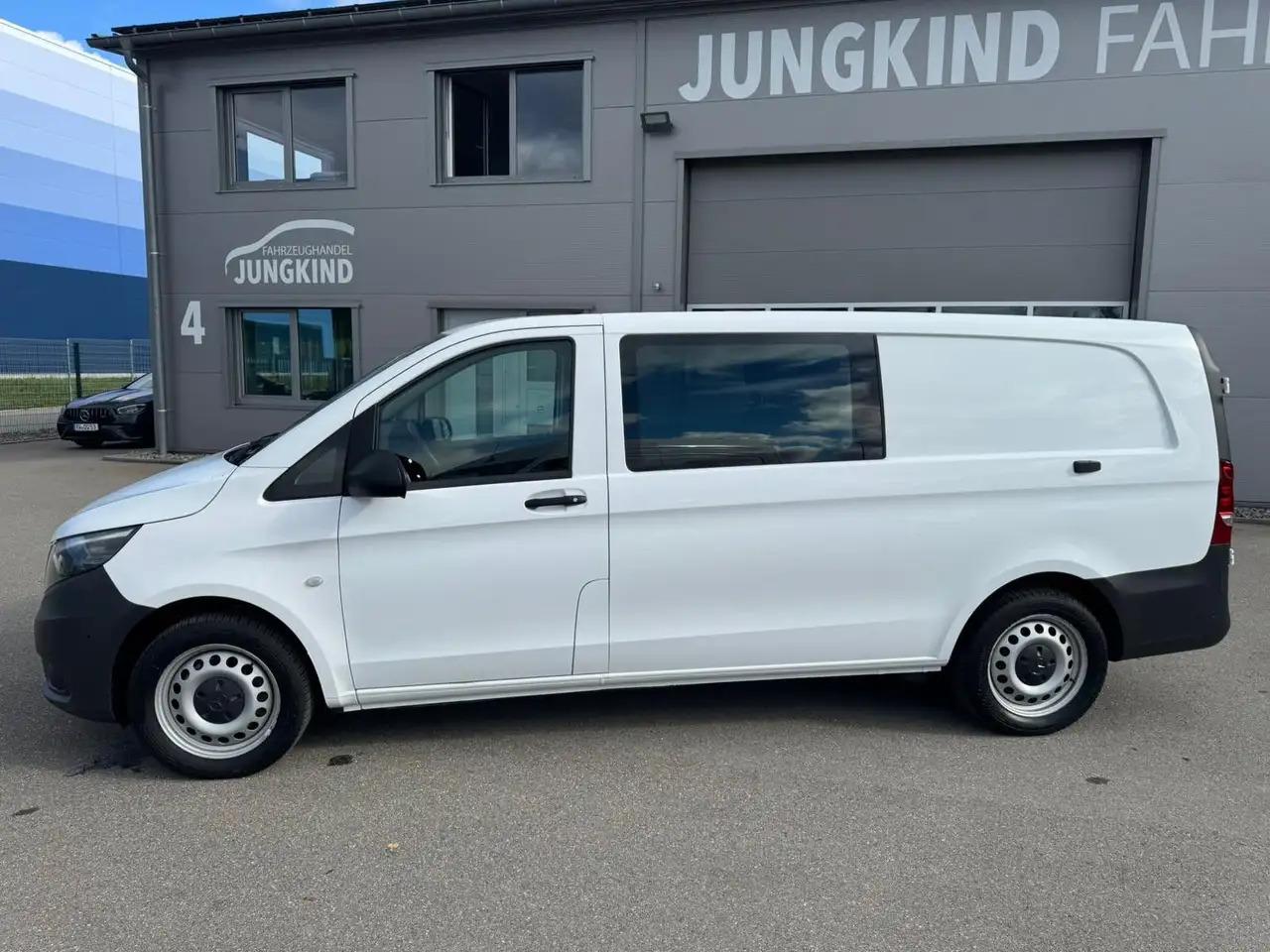 Mercedes-Benz Vito 116 CDI Mixto 4x4 Allrad Extralang - Kastenwagen: das Bild 1 Mercedes-Benz Vito 116 CDI Mixto 4x4 Allrad Extralang - Kastenwagen: das Bild 1