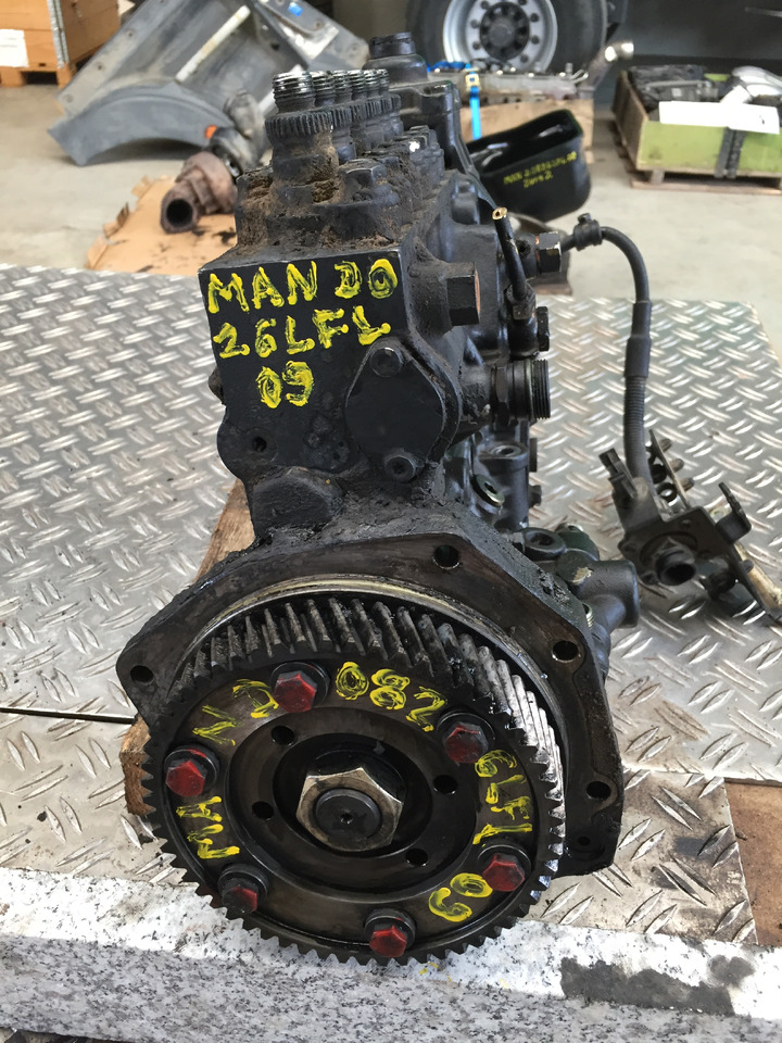 ---Gebrauchte Einspritzpumpe MAN 272, Typ D 0826 LF 09, Euro 2, Artikel - Nr. : 81.99999 - 9999 - Kraftstoffpumpe für LKW: das Bild 4 ---Gebrauchte Einspritzpumpe MAN 272, Typ D 0826 LF 09, Euro 2, Artikel - Nr. : 81.99999 - 9999 - Kraftstoffpumpe für LKW: das Bild 4