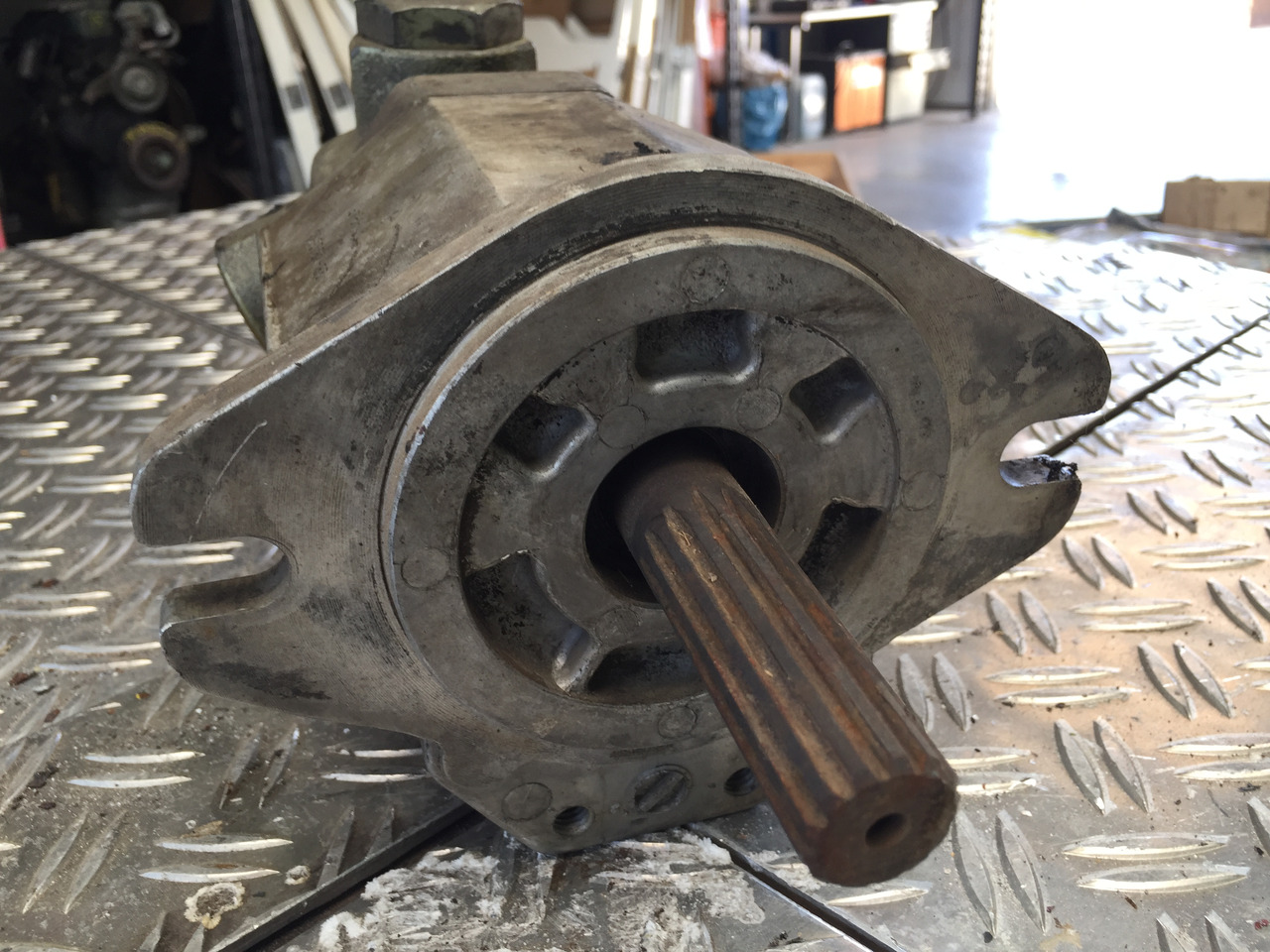 Gebrauchte Hydraulikpumpe, MAN, Artikel-Nr. : 25 - 48L383, 90 - 845 - Hydraulikpumpe für LKW: das Bild 1 Gebrauchte Hydraulikpumpe, MAN, Artikel-Nr. : 25 - 48L383, 90 - 845 - Hydraulikpumpe für LKW: das Bild 1