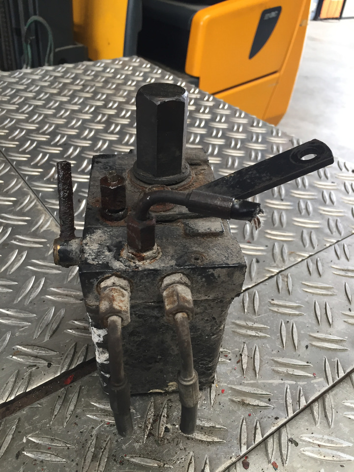 Gebrauchtes Elektr. - Hydr. Fahrerhaus Kippventil, MAN TGX 26.480, Artikel - Nr. : 81.9999 - 9999 - Hydraulik ventil für LKW: das Bild 5 Gebrauchtes Elektr. - Hydr. Fahrerhaus Kippventil, MAN TGX 26.480, Artikel - Nr. : 81.9999 - 9999 - Hydraulik ventil für LKW: das Bild 5