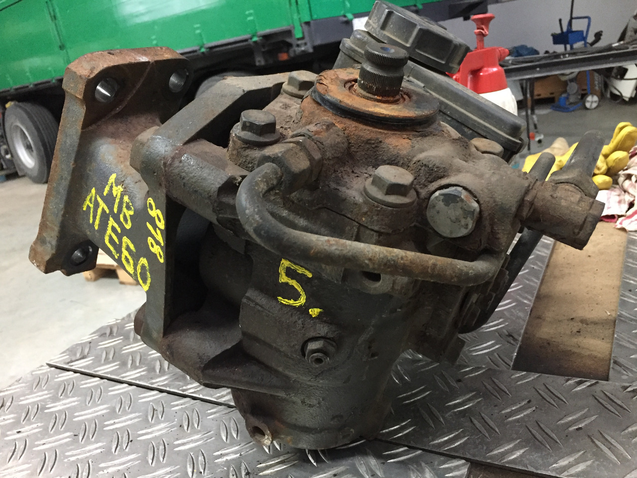 Gebrauchtes Lenkgetriebe DB Atego 818, Artikel - Nr.: A 970 460 08 00 - Lenkgetriebe für LKW: das Bild 3 Gebrauchtes Lenkgetriebe DB Atego 818, Artikel - Nr.: A 970 460 08 00 - Lenkgetriebe für LKW: das Bild 3