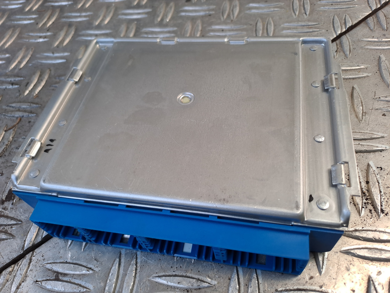 Gebrauchtes MAN TGX 26.440 EBS 5 Steuergerät 24 V , Artikel - Nr.: 81.25808 - 7053 - Steuergerät für LKW: das Bild 2 Gebrauchtes MAN TGX 26.440 EBS 5 Steuergerät 24 V , Artikel - Nr.: 81.25808 - 7053 - Steuergerät für LKW: das Bild 2