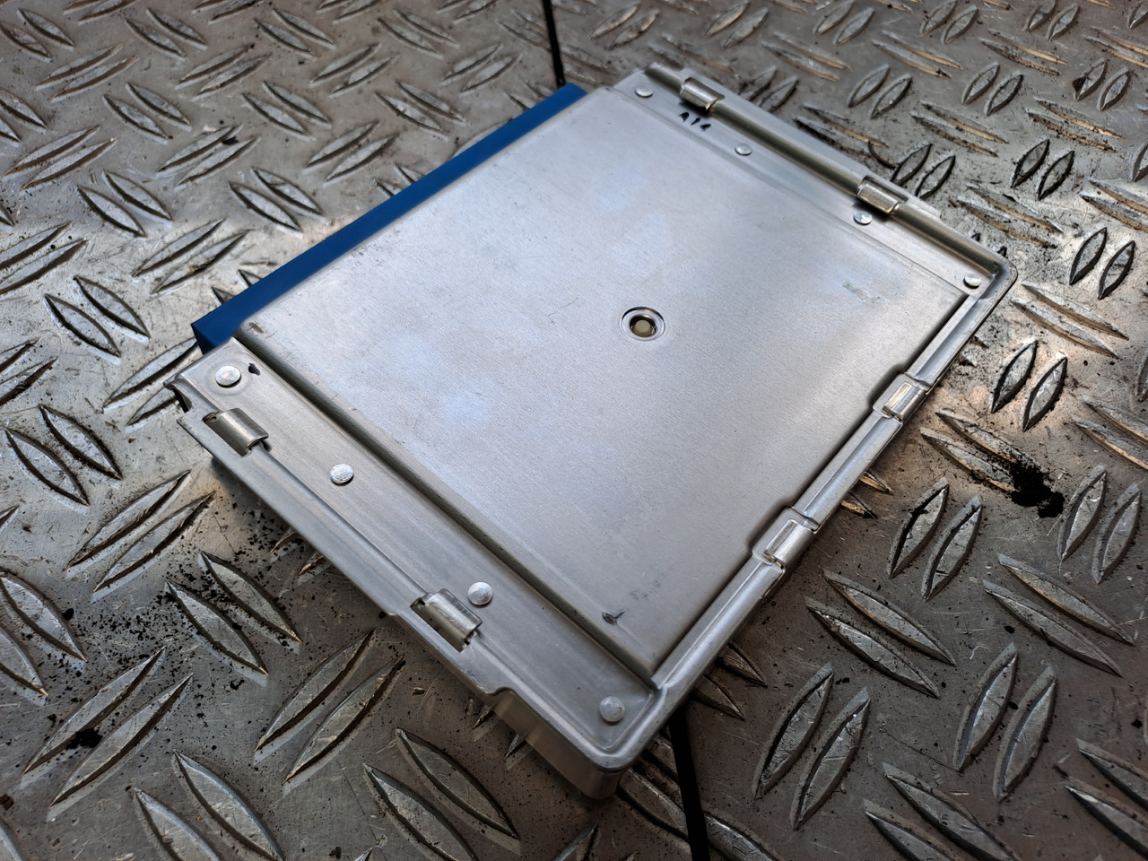 Gebrauchtes MAN TGX 26.440 EBS 5 Steuergerät 24 V , Artikel - Nr.: 81.25808 - 7053 - Steuergerät für LKW: das Bild 3 Gebrauchtes MAN TGX 26.440 EBS 5 Steuergerät 24 V , Artikel - Nr.: 81.25808 - 7053 - Steuergerät für LKW: das Bild 3